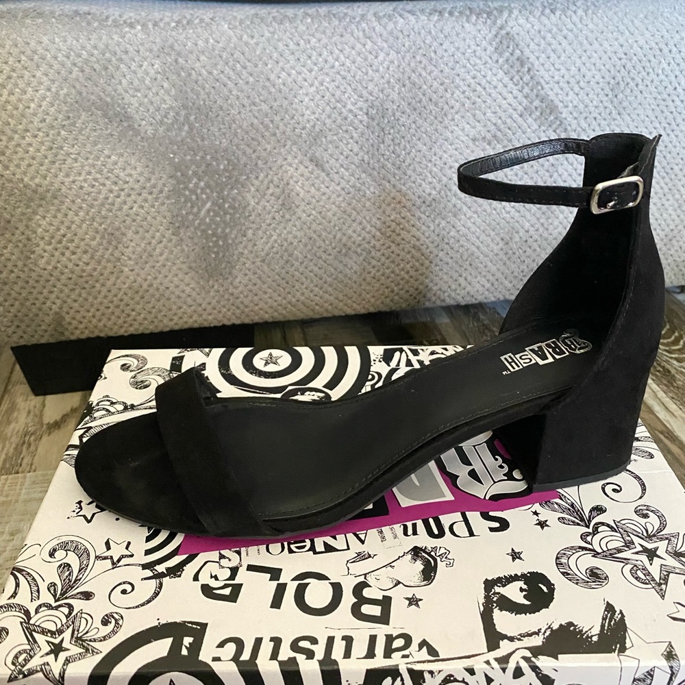 Black chunky heel sandal